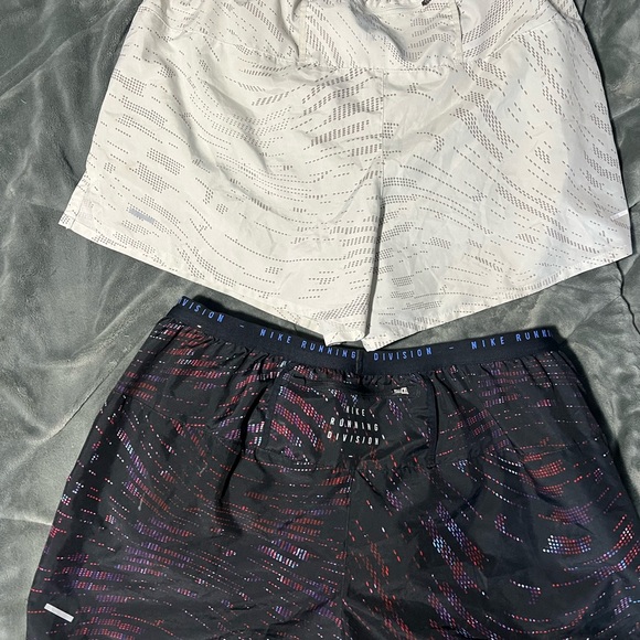 Nike - Picture 2 of 3